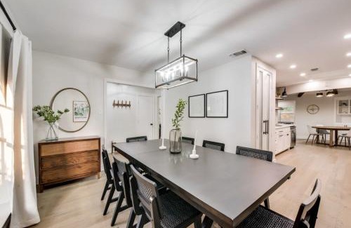Plano Casa | Stunning Modern Rustic House - Pool Playroom Patio