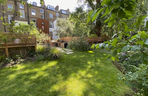 Mildmay Casa | Stunning modern Victorian townhouse in Islington with enormous garden