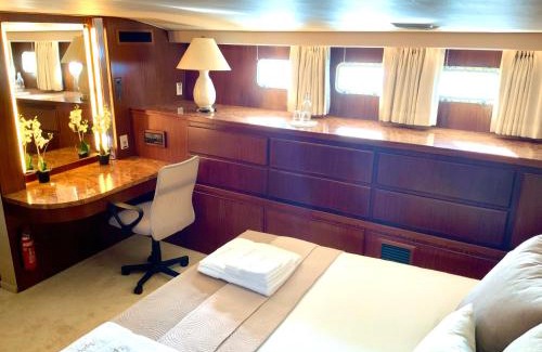 Limni Alquiler De Eote | Stunning Motor Yacht in Corfu