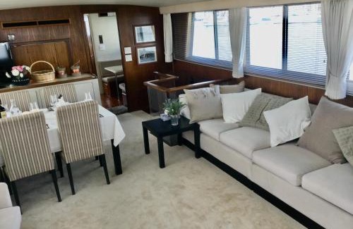 Limni Alquiler De Eote | Stunning Motor Yacht in Corfu