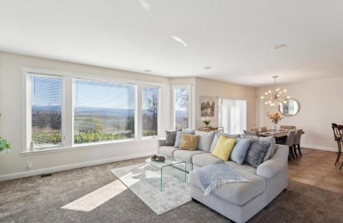Bella Vista Apartamento | Stunning Mountain Retreat with Unmatched Views estate