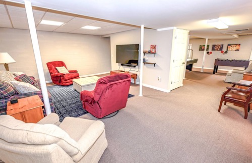 Hayesville Casa | Stunning Mountain Sunset Cabin, Dog Friendly, Fire Pit, Game Room