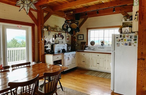 Roxbury Casa | Stunning Mountain View Home