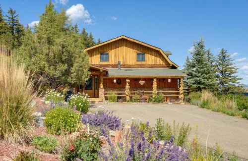 Dubois Casa | Stunning Mountain Views Spacious Cabin in Dubois!