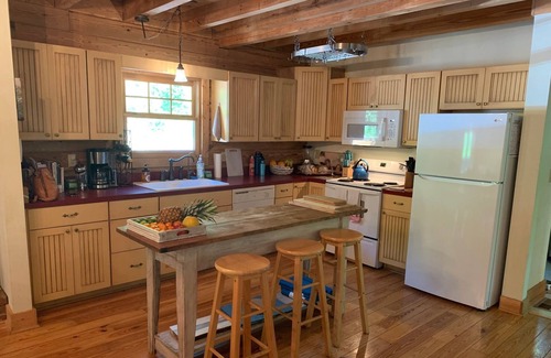 Elkton Cabina | Stunning Mountain Views, Hot Tub, Indoor and Outdoor Fireplace, and Game Room!