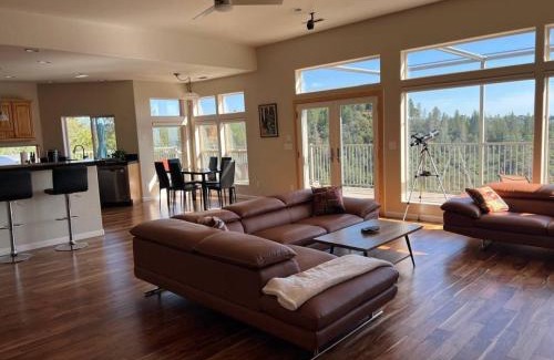 Placerville Casa | Stunning Mountaintop Resort