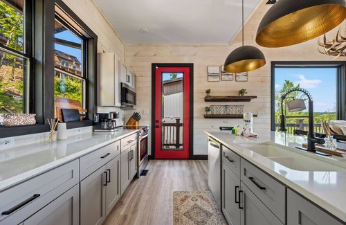 Sevierville Cabina | Stunning Mtn Cabin on Lake w/ 2 Stry Dock, Indoor Pool, Hot Tub, and Arcade Room
