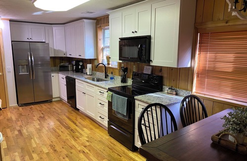 Butler Cabina | Stunning, Mtn-Top, Lakeview Cabin on Private 8 acres
