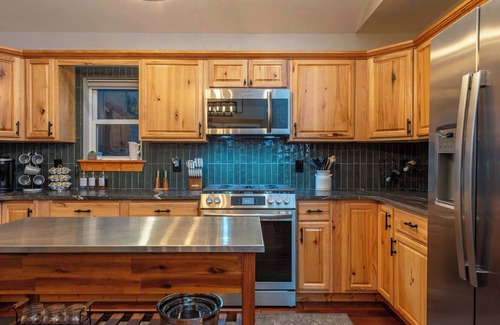 Hemphill Heights Casa | Stunning Mtn Views Hot Tub Firepit Sleeps 10