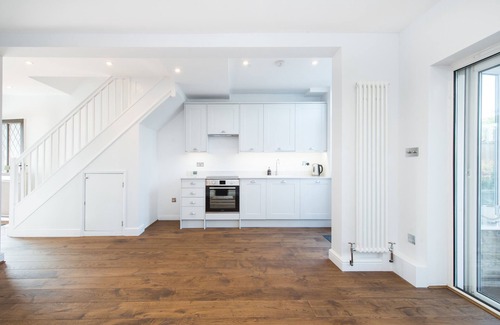 West Twickenham Casa | Stunning new 2 bedroom home with free parking