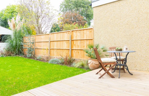 West Twickenham Casa | Stunning new 2 bedroom home with free parking