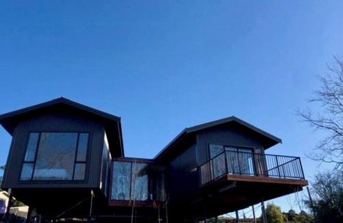 Richmond Cabaña | Stunning new architectural tree-house in Richmond, Nelson