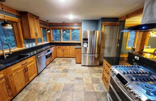 Moscow Casa | Stunning New Build on the River, 4 miles to Trapp