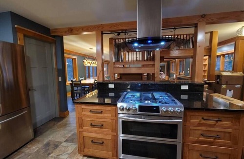 Moscow Casa | Stunning New Build on the River, 4 miles to Trapp