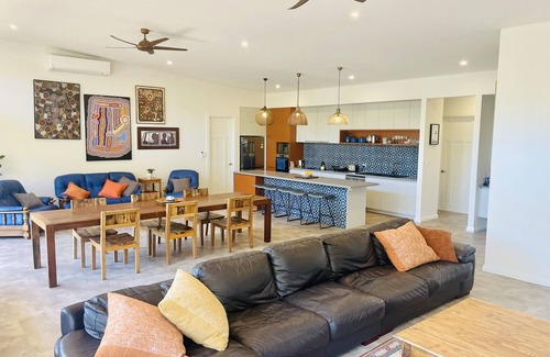 Yallingup Casa | Stunning new family home within the treetops. So close to wineries & beach!