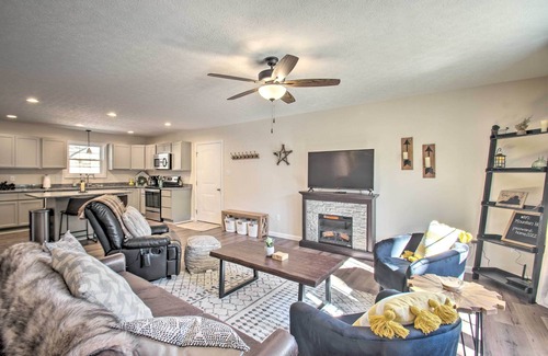 Fishers Hill Casa | Stunning New Market Home w/ Mtn Views & Hot Tub!