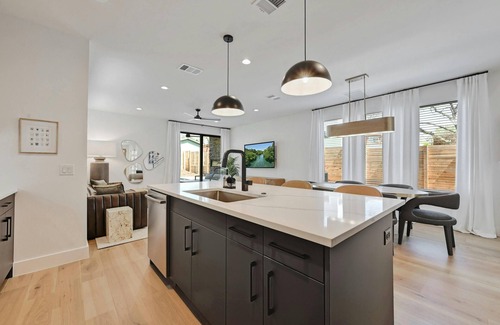 Holly Casa | Stunning New Modern Spacious 5-bedroom House Perfection With Pool Oasis!