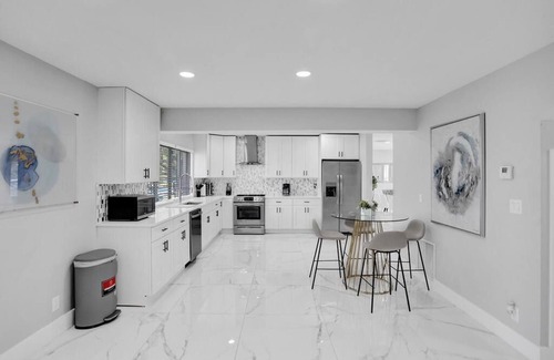 Deerfield Beach Villa | Stunning New Pool Jacuzzi 7BR Game Room Walk to the beach