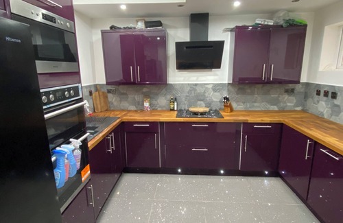 Waunlwyd Casa | Stunning Newly renovated 3 story property