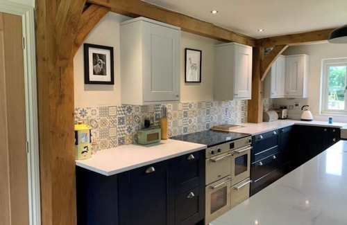 Heswall Otro | Stunning Oak Frame house with hot tub set in 3 acres of paddocks and gardens