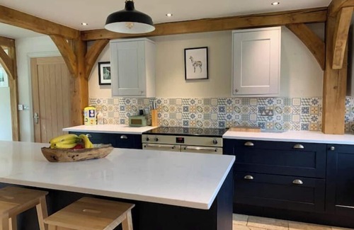 Heswall Otro | Stunning Oak Frame house with hot tub set in 3 acres of paddocks and gardens
