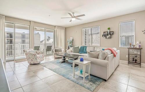 Windy Hill Casa | Stunning Ocean Breeze Luxury Villas 4D-Across The Street From The Ocean! Sleeps 10 guests!
