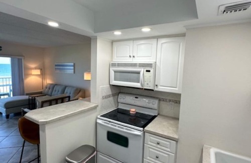 Oceanside Estates Condominio | Stunning Ocean & Pool View 2/2 Ormond Beach Florida #204
