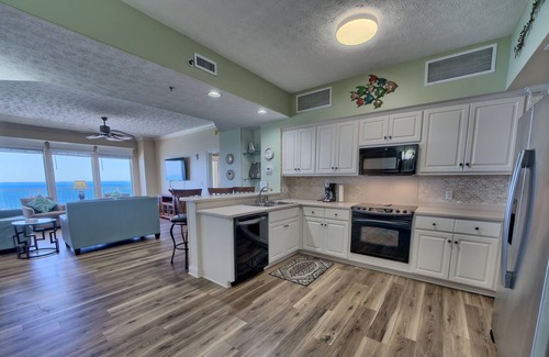Thomas Drive Condominio | Stunning Ocean View Condo with Direct Access to Beach - Unit 1506 by RedAwning