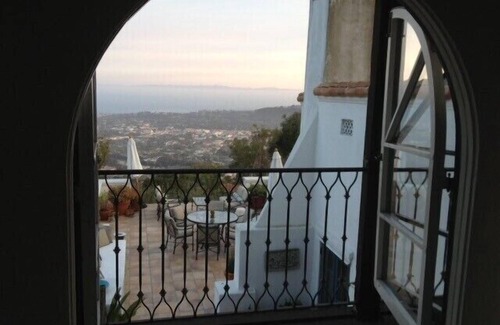 Upper Riviera Villa | Espectacular Villa Clásica con Vista al Mar - Alquiler Mensual
