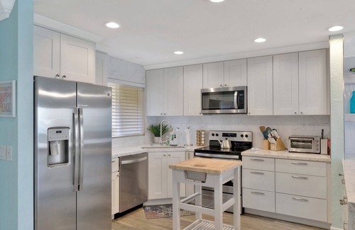 Solana Beach Condominio | Stunning Ocean Views - from the minute you walk in the front door.