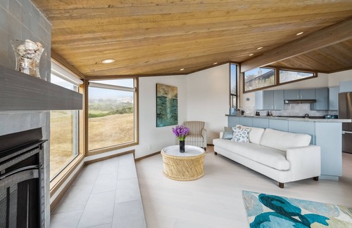 Sereno del Mar Casa | Stunning ocean view home with private hot tub - walk to Portuguese Beach