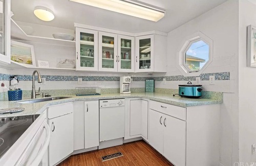 Kitty Hawk Cabaña | Stunning Ocean Views - Hot Tub - Cottage with Character - 5 Stars!