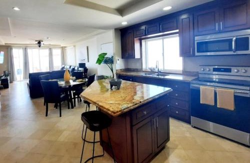 Villa del Mar Apartamento | Stunning oceanfront condo on usable Sandy Beach