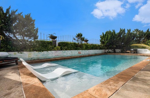 San Jacinto Casa | Stunning oceanfront house, dog Friendly, with pool