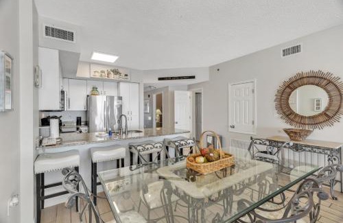 Orange Beach Apartamento | Stunning Oceanfront Condo with Resort Amenities condo