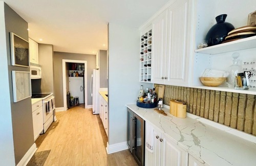 North Shores Condominio | Stunning Oceanview Condo Steps from the Beach with Pool, Tennis & Parking!