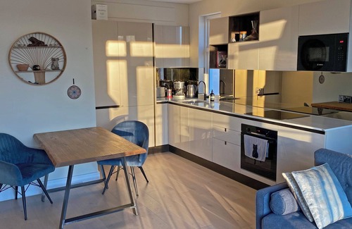 Berrylands Apartamento | Stunning One Bedroom Luxury Apartment 5 min from Station
