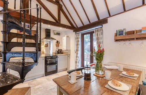 Blockley Cabaña | Stunning open plan 2 storey barn conversion with spiral staircase.
