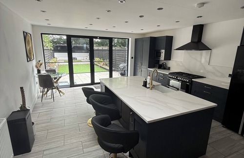 Ponders End Casa | Stunning Open Plan 3- bedroom house