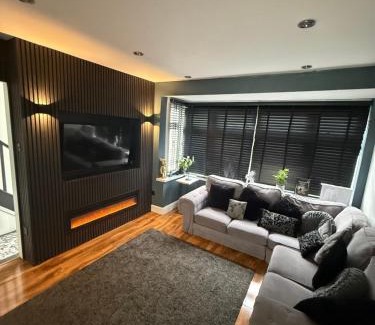 Ponders End Casa | Stunning Open Plan 3 Bedroom House