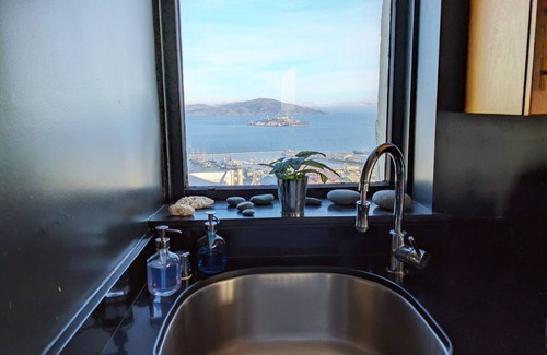 Russian Hill Apartamento | Stunning Panoramic Skyline Views in Russian Hill!