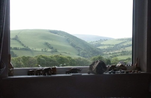 Llanidloes Casa | Stunning panoramic views & 2 acre woodland with 5 pools, waterfalls & 17 benches