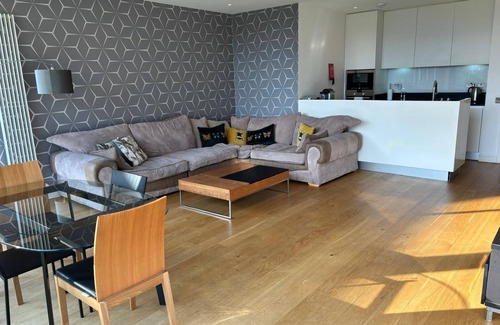 Laurieston Apartamento | Stunning Park View Quartermile Apartment Close Proximity to Castle & University