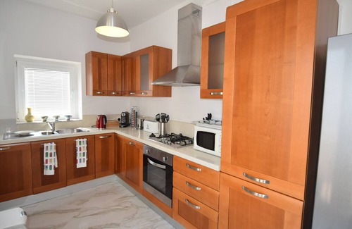 St. Paul's Bay Apartamento | Stunning Penthouse situated directly over the sea, unique