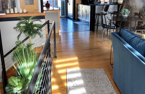 North Central Westminster Casa | Stunning Penthouse Suite Next to Whole Foods