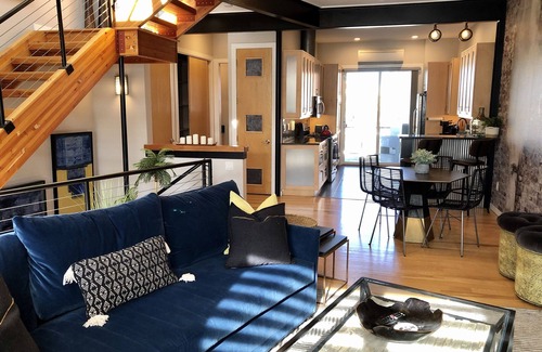 North Central Westminster Casa | Stunning Penthouse Suite Next to Whole Foods