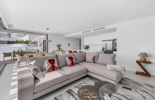 Ojen Apartamento | Impresionante ático con vistas panorámicas al mar y a la montaña cerca de Marbella