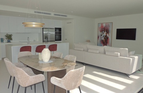 Ojen Apartamento | Impresionante ático con vistas panorámicas al mar y a la montaña cerca de Marbella