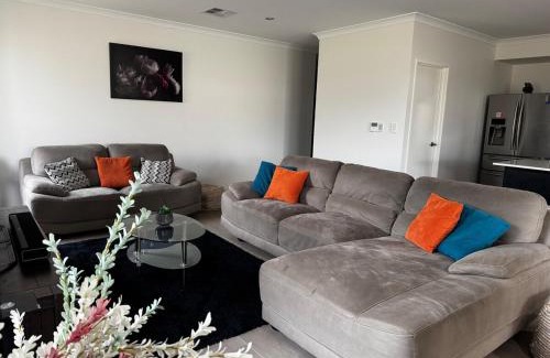 Landsdale Casa | Stunning Perth 4BR Home with Pool and Free-Wifi