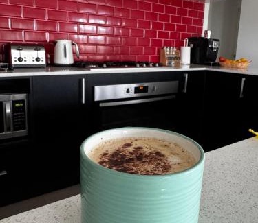 Landsdale Casa | Stunning Perth 4BR Home with Pool and Free-Wifi